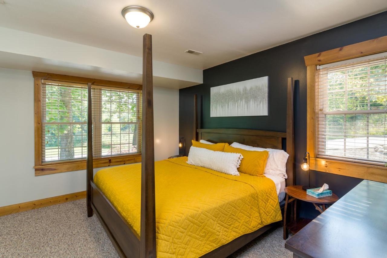 Blue Spruce . Trailside Lodging Villa Millersburg Bagian luar foto