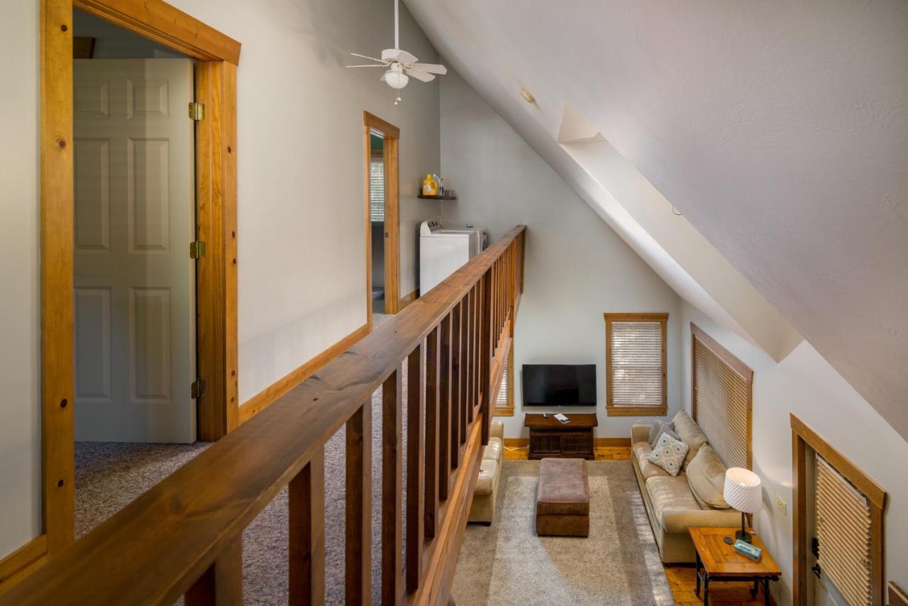 Blue Spruce . Trailside Lodging Villa Millersburg Bagian luar foto
