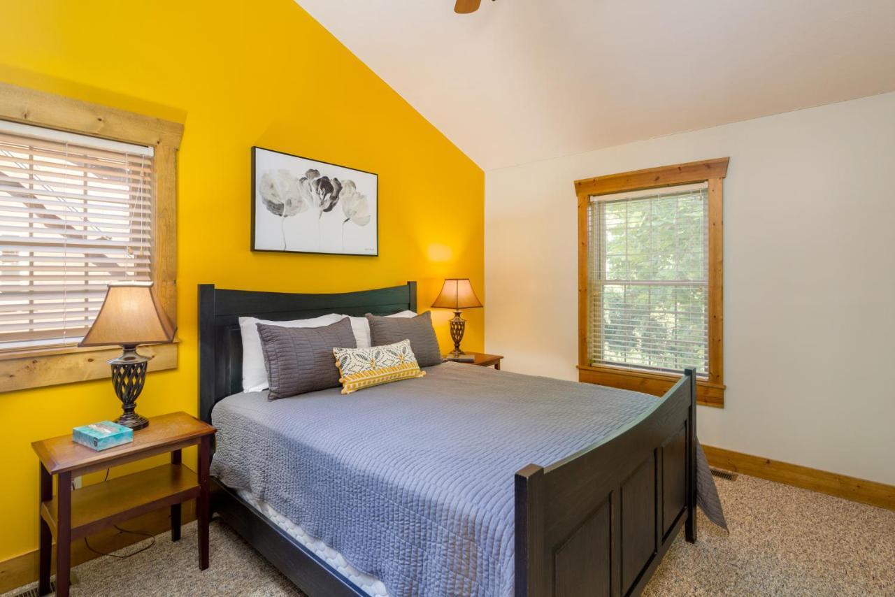 Blue Spruce . Trailside Lodging Villa Millersburg Bagian luar foto
